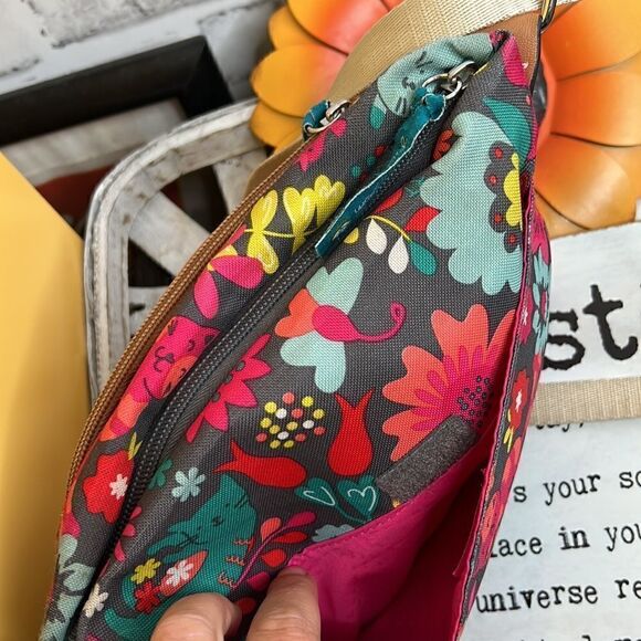 Lily Bloom Recycled Material Crossbody Shoulder Bag Purse - Picture 6 of 9